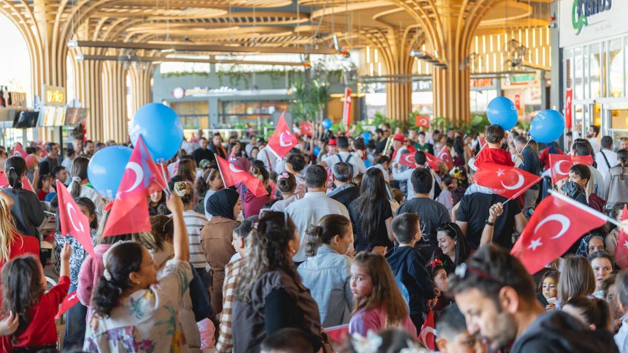 Cumhuriyet’in 102. Yılı Rüya 48 Outlet Avm’de Coşkuyla Kutlandı 1